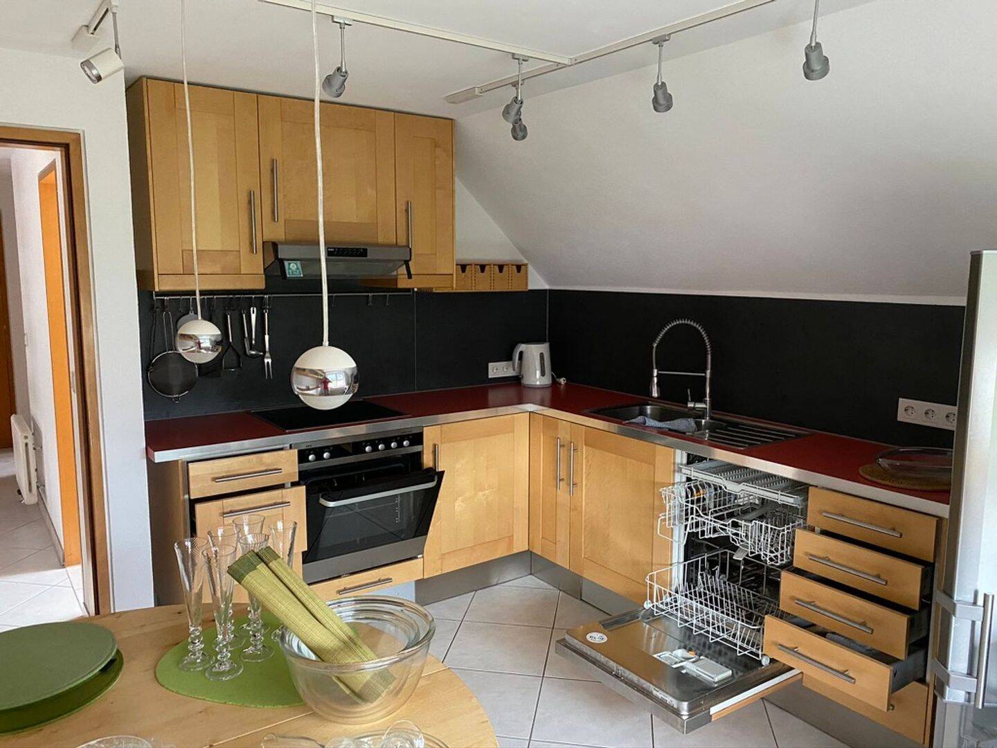 Schöne Gemütliche DG-Wohnung mit Einbauküche und nutzbarem Dachgeschoß, 73779 Deizisau