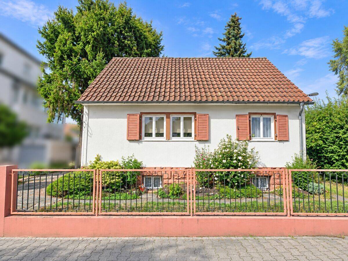 Einfamilienhaus auf Erbpachtgrundstück mit Garten in ruhiger Lage von Frankfurt-Eschersheim, 60433 Frankfurt am Main (Bonames Dornbusch Eschersheim Frankfurter Berg Preungesheim)