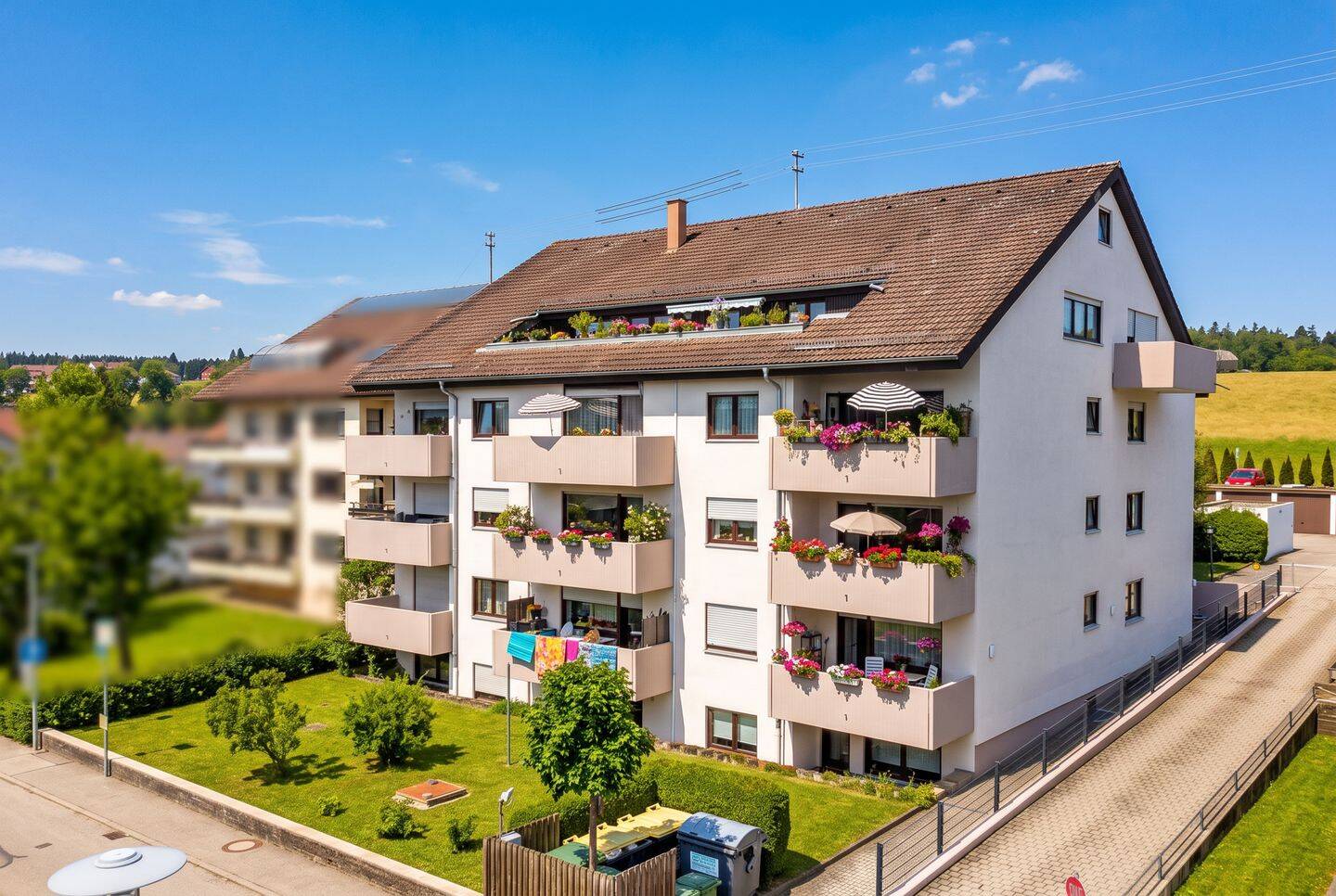 2-Zimmer-Erdgeschosswohnung, Garage, Balkon, Aufzug – ruhige Lage, zuverlässige Mieter, 75328 Schömberg