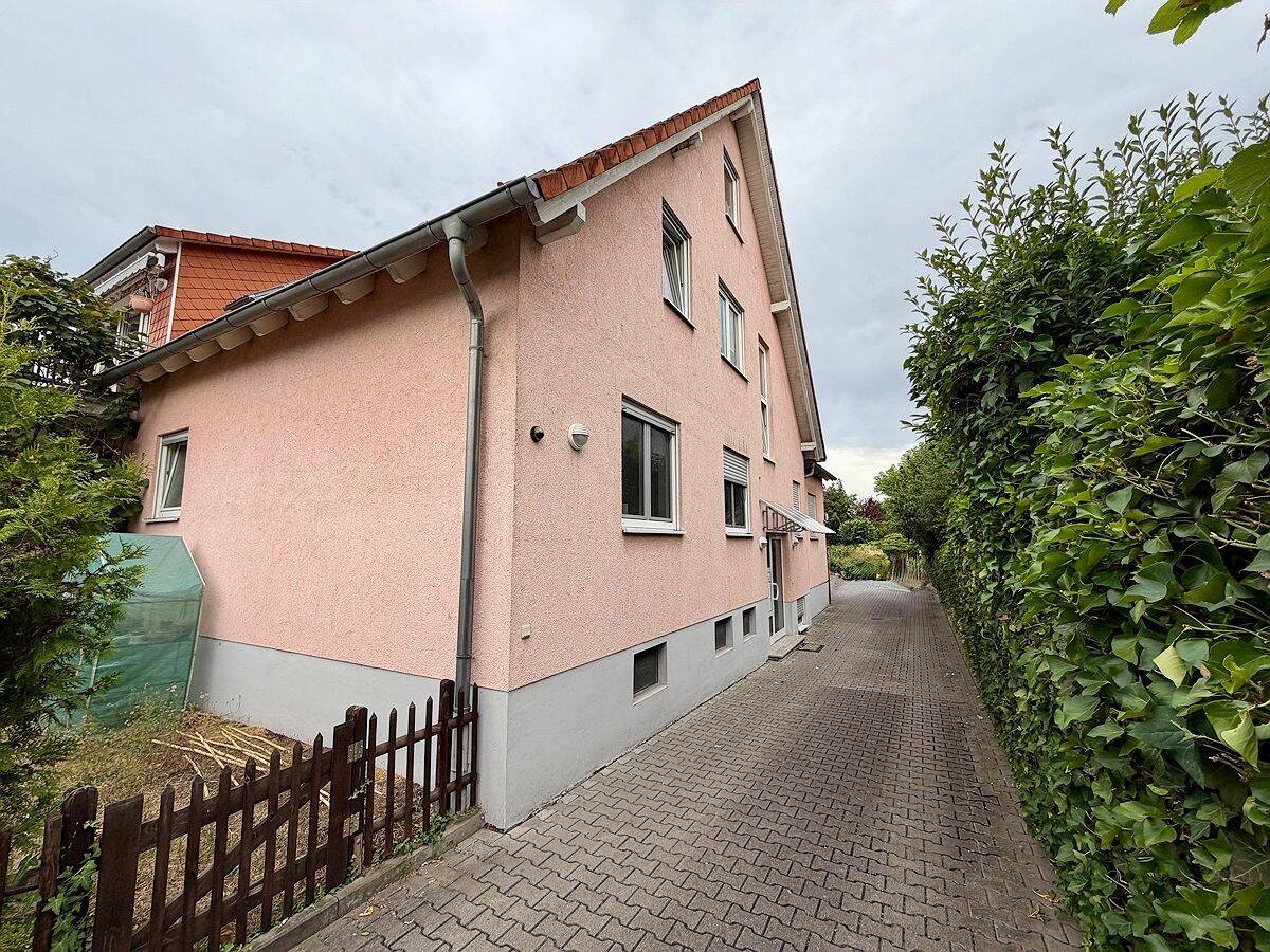 Attraktive Eigentumswohnung mit Garage und Balkon, 63165 Mühlheim am Main