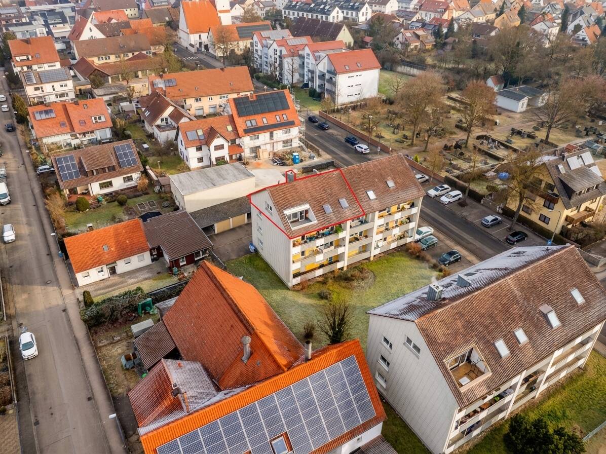 4-Zimmer Dachgeschosswohnung mit Balkon und Garage in beliebter Lage von Neu-Ulm/Pfuhl, 89233 Neu-Ulm