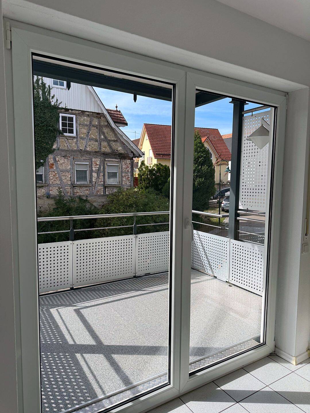 2,5-Zimmer-Wohnung mit Westbalkon, Einbauküche & Stellplatz – 60, 72184 Eutingen im Gäu