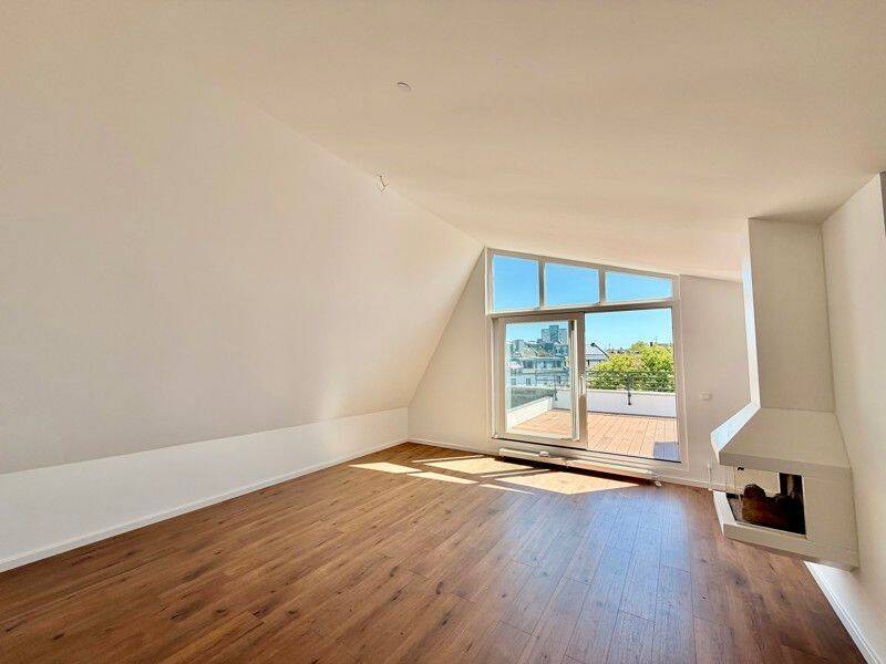Frisch renovierte 2,5-Zimmer-Wohnung mit großer Sonnenterrasse im Herzen von Köln, 50676 Köln (Innenstadt-Süd Altstadt-Süd)