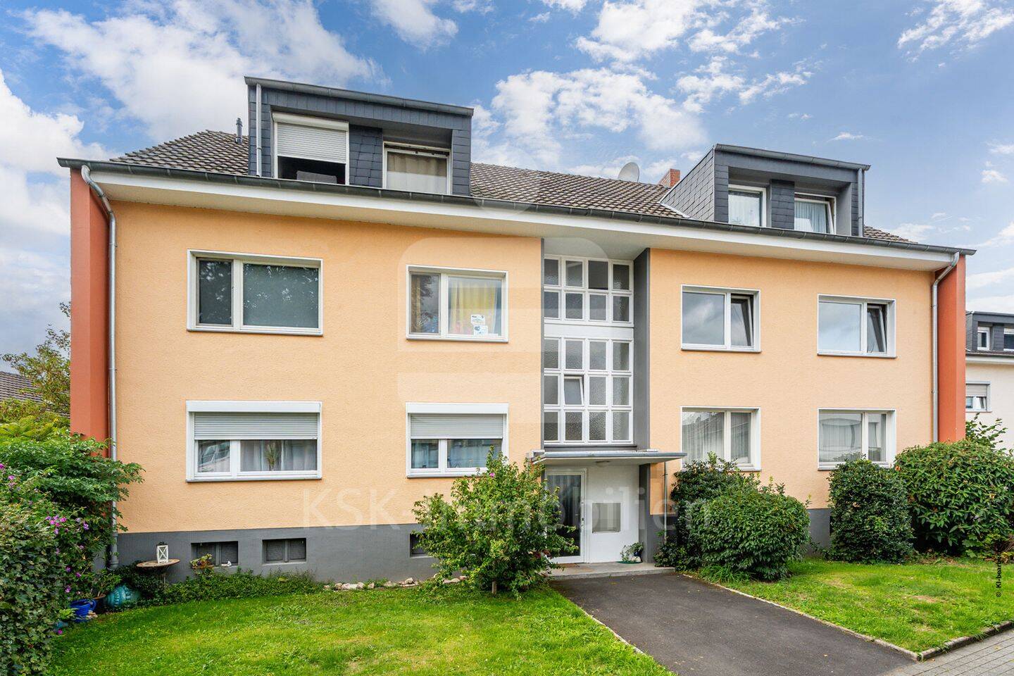 Gepflegte Eigentumswohnung mit 3 Zimmern, Balkon und modernisiertem Bad, 53639 Königswinter
