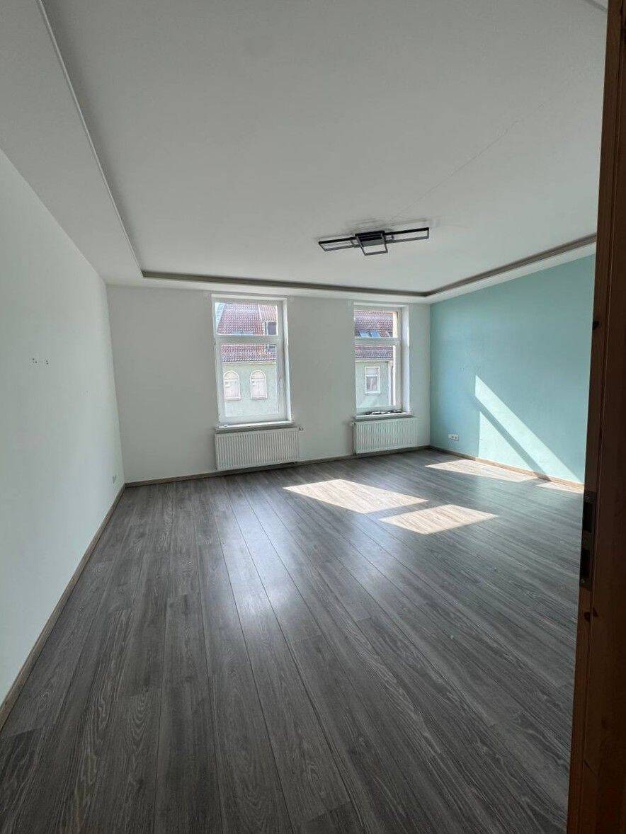 Ideal für junge Familien – großzügige 3-Zimmer Wohnung + sofort verfügbar, 6686 Lützen
