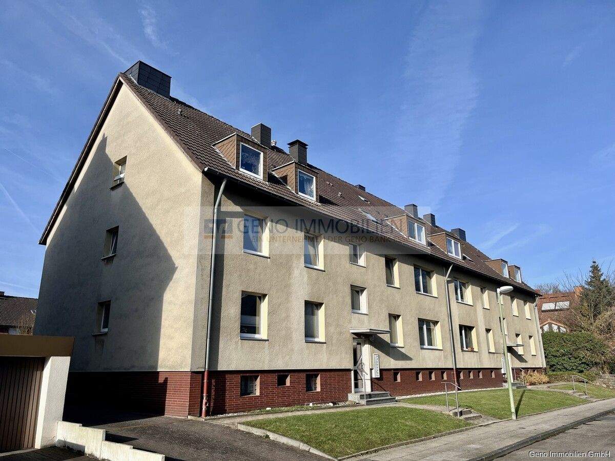 Dachgeschosswohnung mit Potential wird frei für Sie!, 45136 Essen (Bergerhausen Huttrop Rüttenscheid)