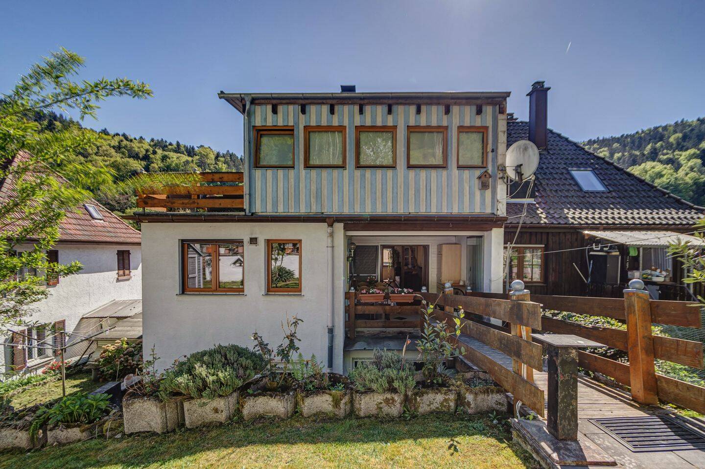 Ein Zuhause zum Wohlfühlen – großzügiges Fachwerkhaus mit viel Charme und idyllischem Garten, 75305 Neuenbürg