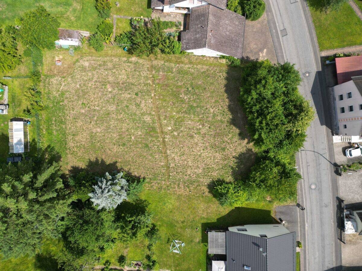 Attraktives Baugrundstück mit 1.295 m² in Krombach, 63829 Krombach