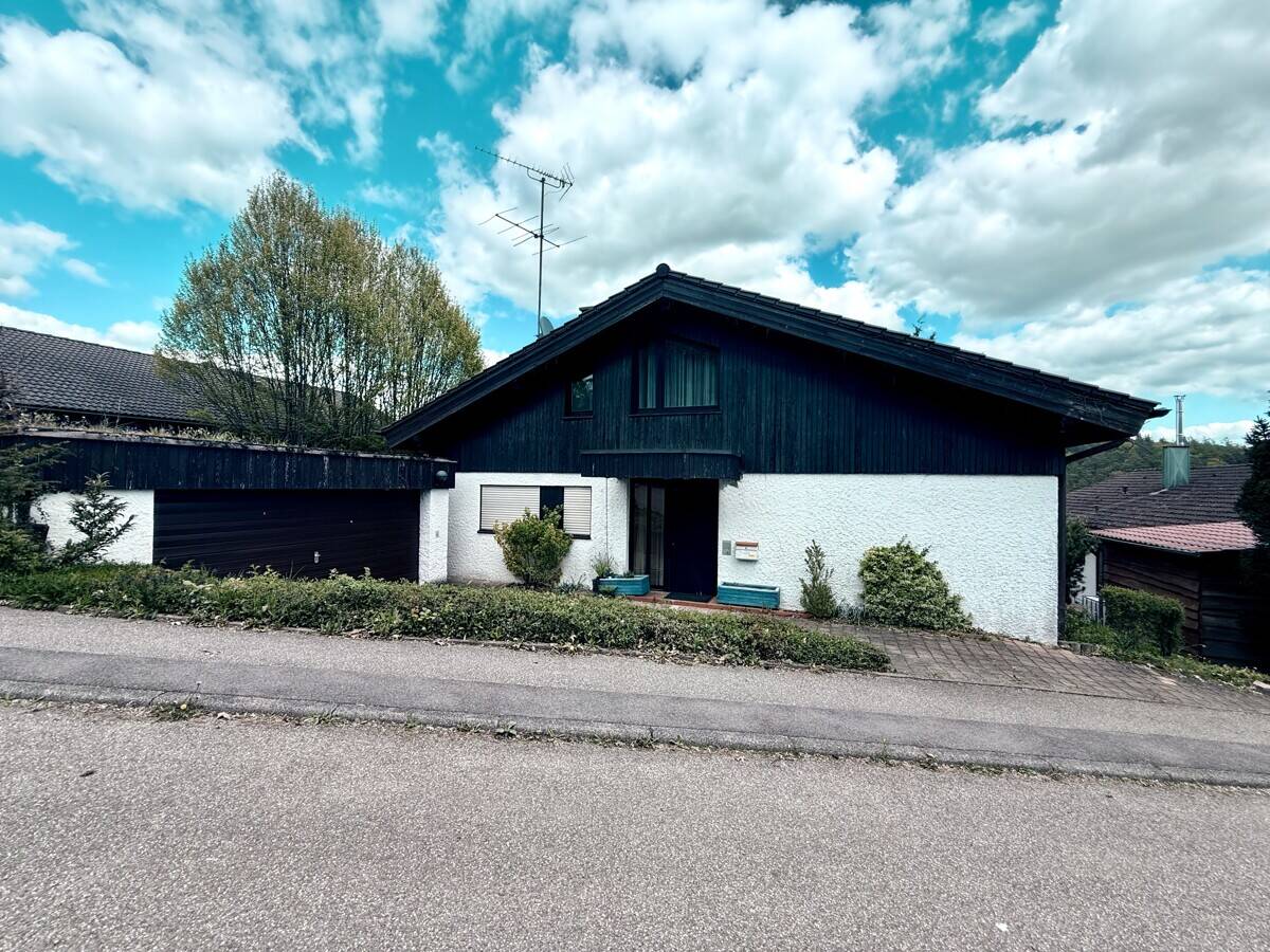 HERRLICHES ARCHITEKTENHAUS MIT EINLIEGERWOHNUNG UND DOPPELGARAGE IN DEN LÖWENSTEINER BERGEN, 74245 Löwenstein