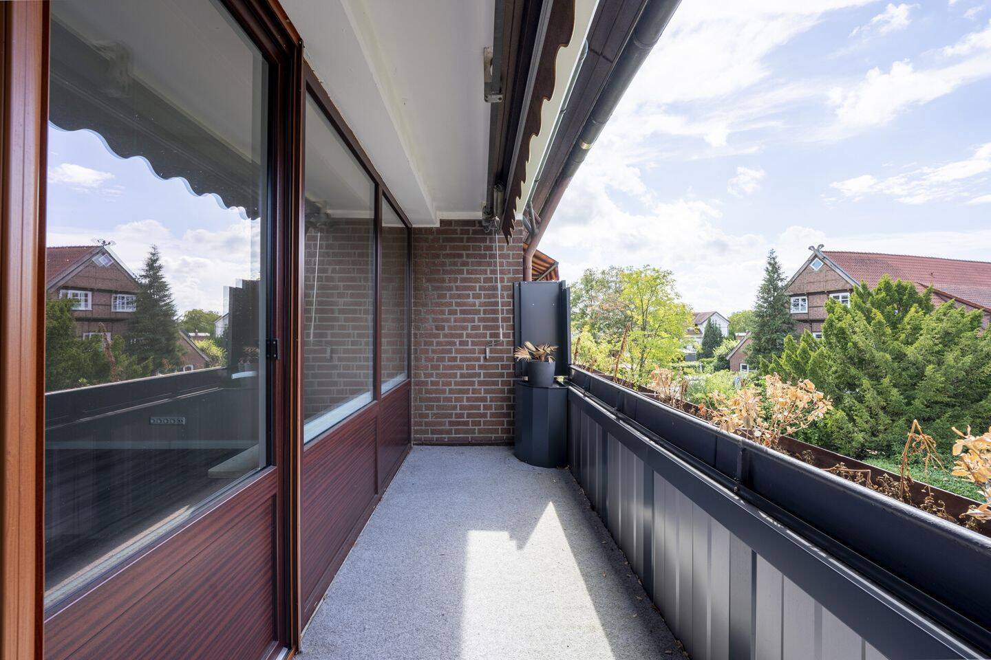 Einziehen ohne Renovierungsstress: Kernsanierte 3-Zi.-Wohnung mit Loggia, EBK, Garage & Stellplatz, 25482 Appen