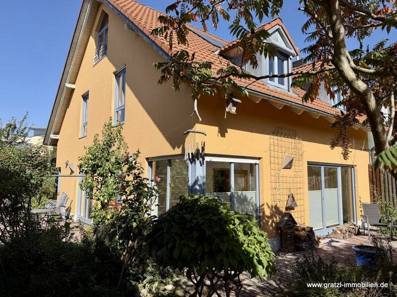 Ruhige und charmante, sowie zentrumsnahe Doppelhaushälfte mit Garten, Garage & EBK zu vermieten, 85435 Erding