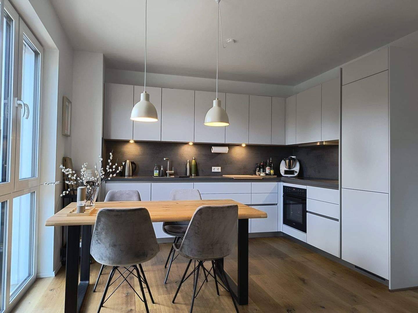 3-Zimmer-Wohnung-stilvolles Wohnambiente nahe Innenstadt-, 93053 Regensburg (Galgenberg Kasernenviertel Kumpfmühl-Ziegetsdorf-Neuprüll Oberisling-Graß)
