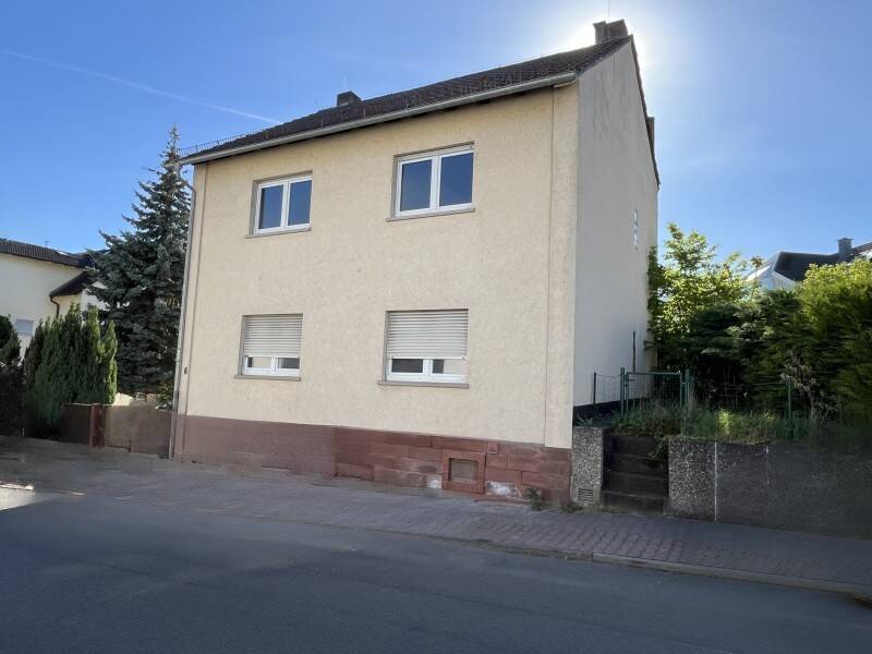 Großes Grundstück mit 2-Familienhaus in Frankfurt Bergen, 60388 Frankfurt am Main (Bergen-Enkheim Seckbach)