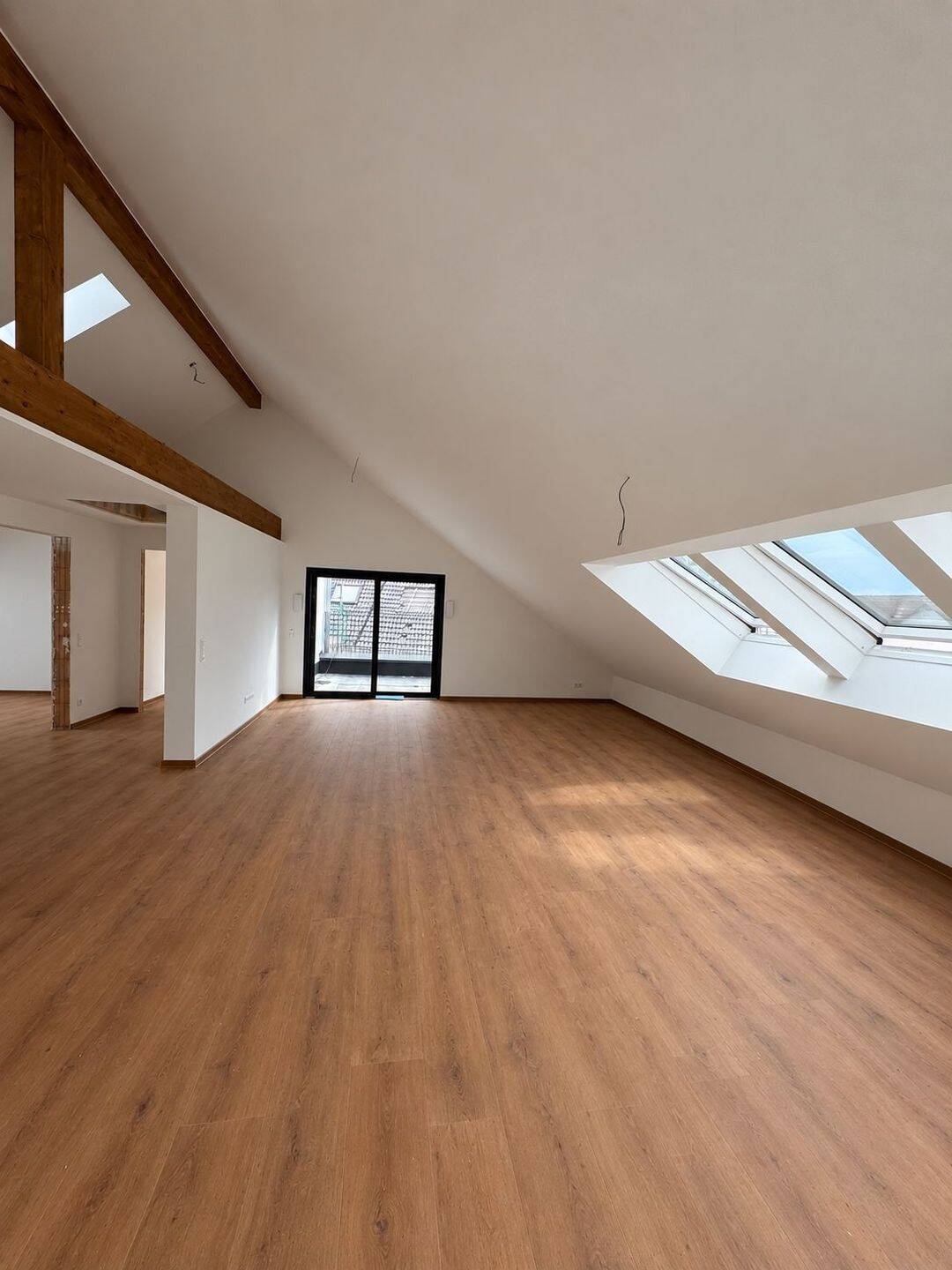 Exklusive 3 Zimmer Dachgeschoss Wohnung mit EBK und großer Dachterasse, 89250 Senden