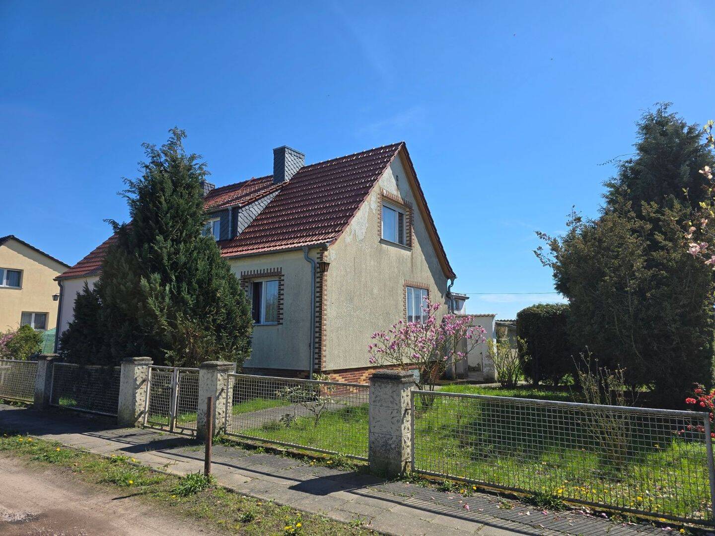 Doppelhaushälfte mit Ausbaupotiential, 6385 Aken (Elbe)