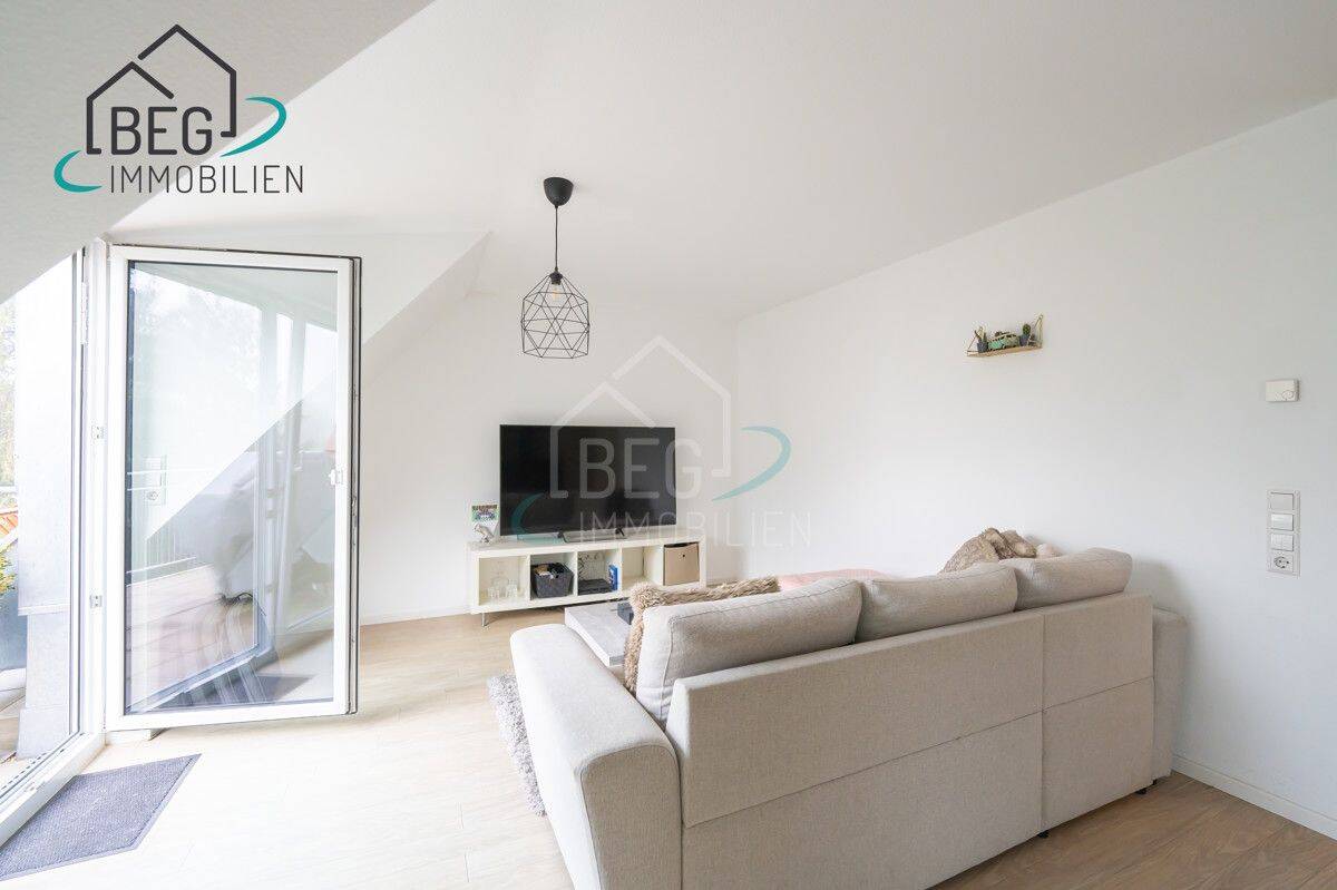 Hochwertige 3,5-Zimmer-Dachgeschosswohnung mit Südwestbalkon und Blick ins Grüne, 74523 Schwäbisch Hall