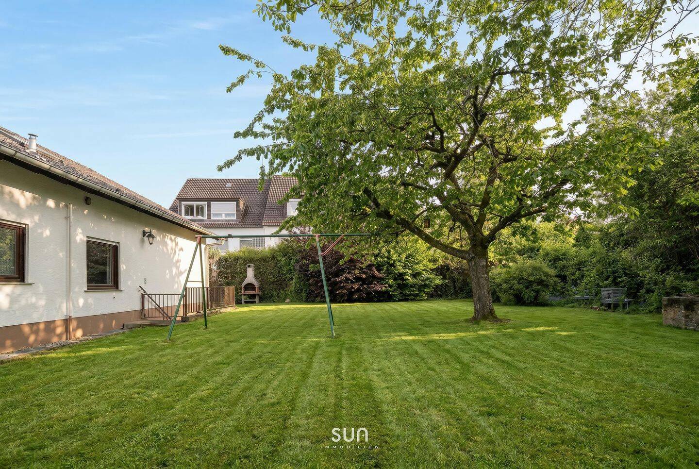 ELEGANTE LAGE. 720 m² GRUNDSTÜCK IN BESTLAGE. Viel Potenzial für Ihr neues Zuhause in Kronberg, 61476 Kronberg im Taunus