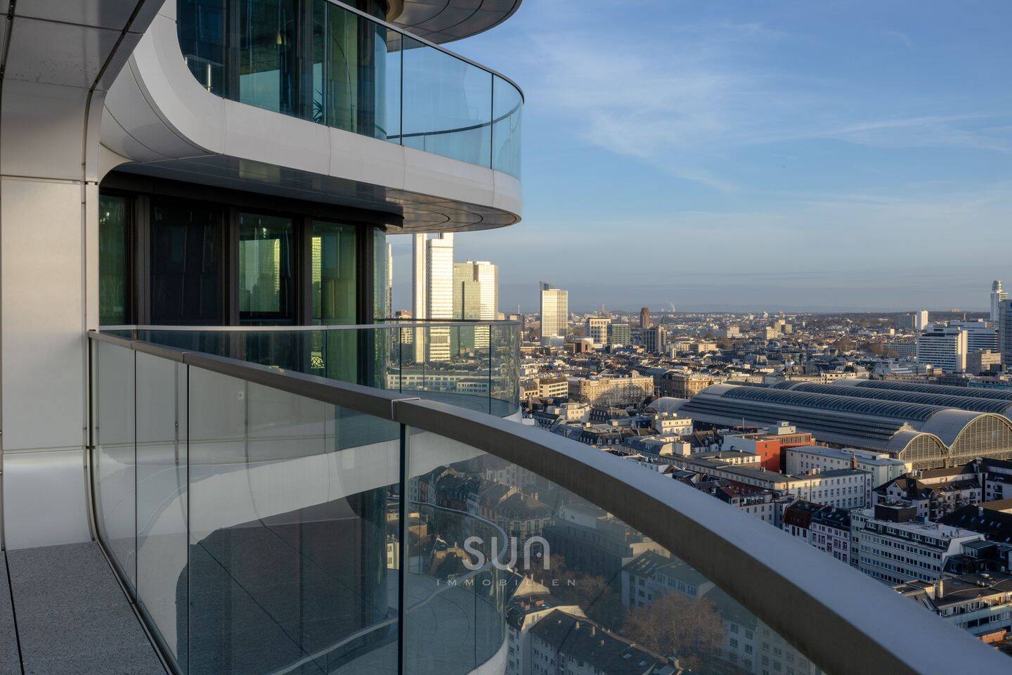 *** Grand Tower*** Luxuriöse 4-Zi.-Wohnung | 24. Etage mit Skyline- und Taunuspanorama, 60327 Frankfurt am Main (Gallus Gutleutviertel Westend-Süd)