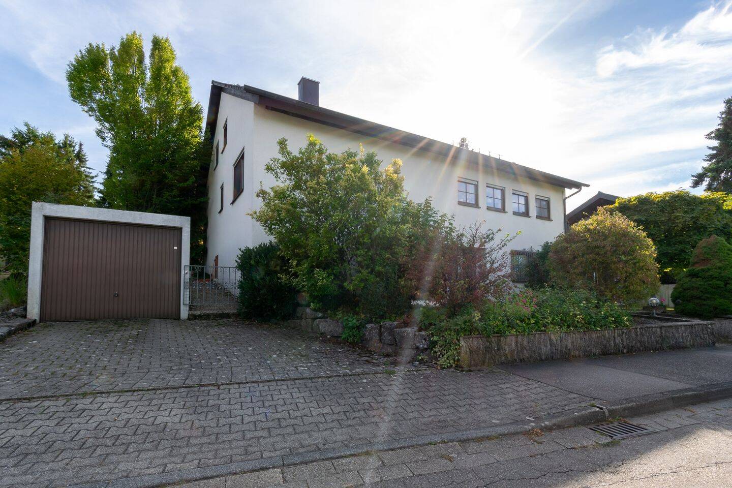 Wohnen in beliebter Lage in Pfedelbach-Einfamilienhaus mit Indoor-Pool und Garten, 74629 Pfedelbach