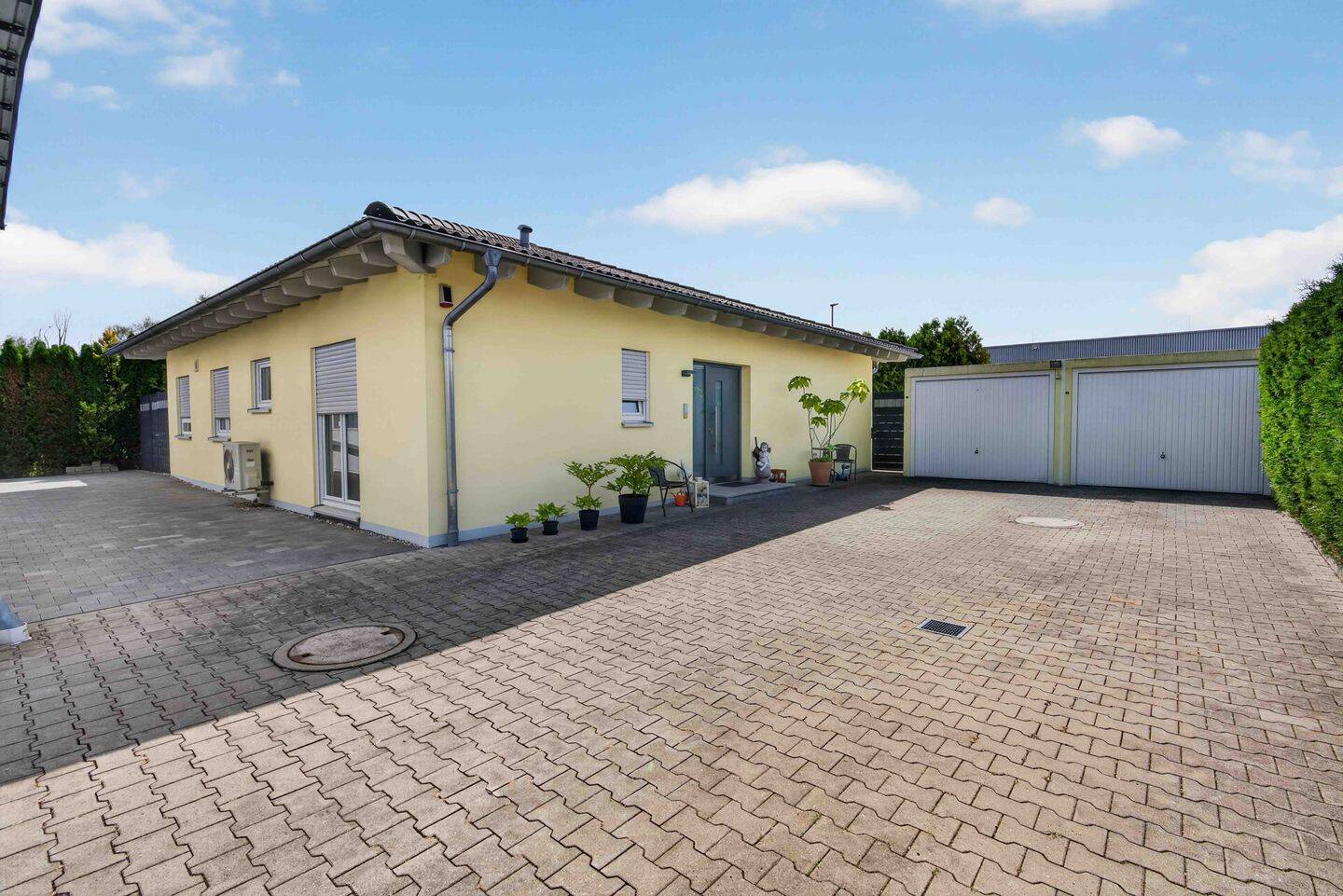 Wohnhaus mit vielseitiger Gewerbehalle, 89287 Bellenberg