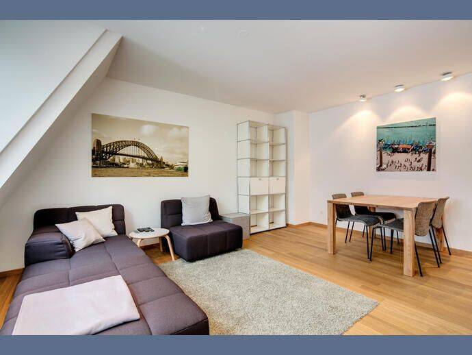 Möbliert: Stilvolle, helle 2-Zimmer-Wohnung in ruhiger Lage nahe Rotkreuzplatz, 80634 München (Neuhausen-Nymphenburg)
