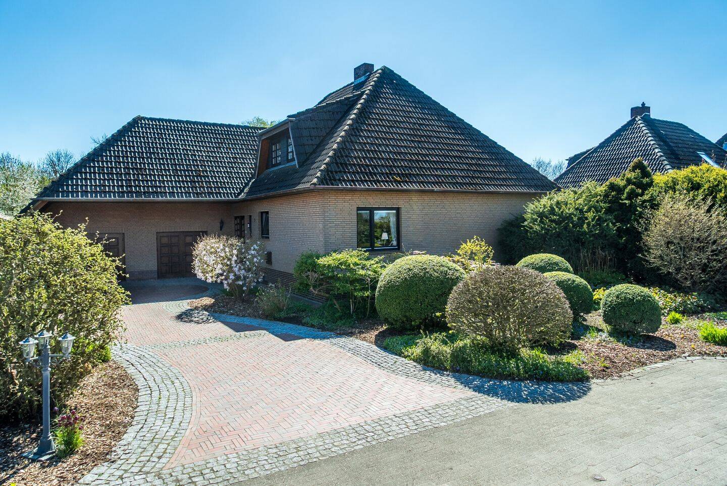 Großes & gepflegtes Einfamilienhaus mit Doppelgarage, Sauna, Kamin und mehreren Heizungsoptionen, 26939 Ovelgönne