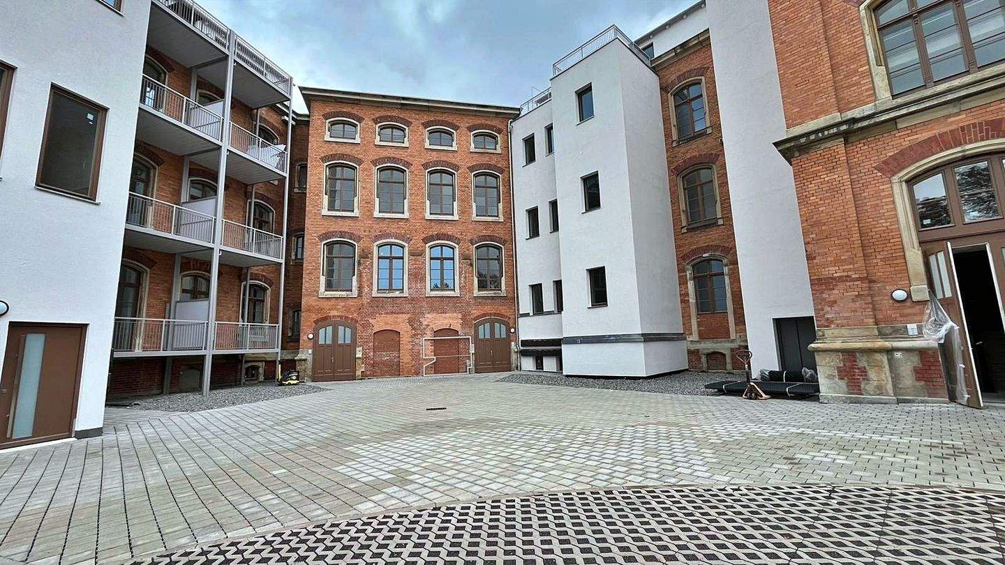 *** Moderne 2-Raum-Wohnung im sanierten Gymnasiumgebäude ***, 8056 Zwickau