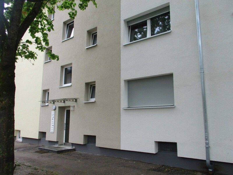 Renovierte 2 – Zimmer Wohnung mit Balkon in ruhiger Lage!, 84036 Landshut