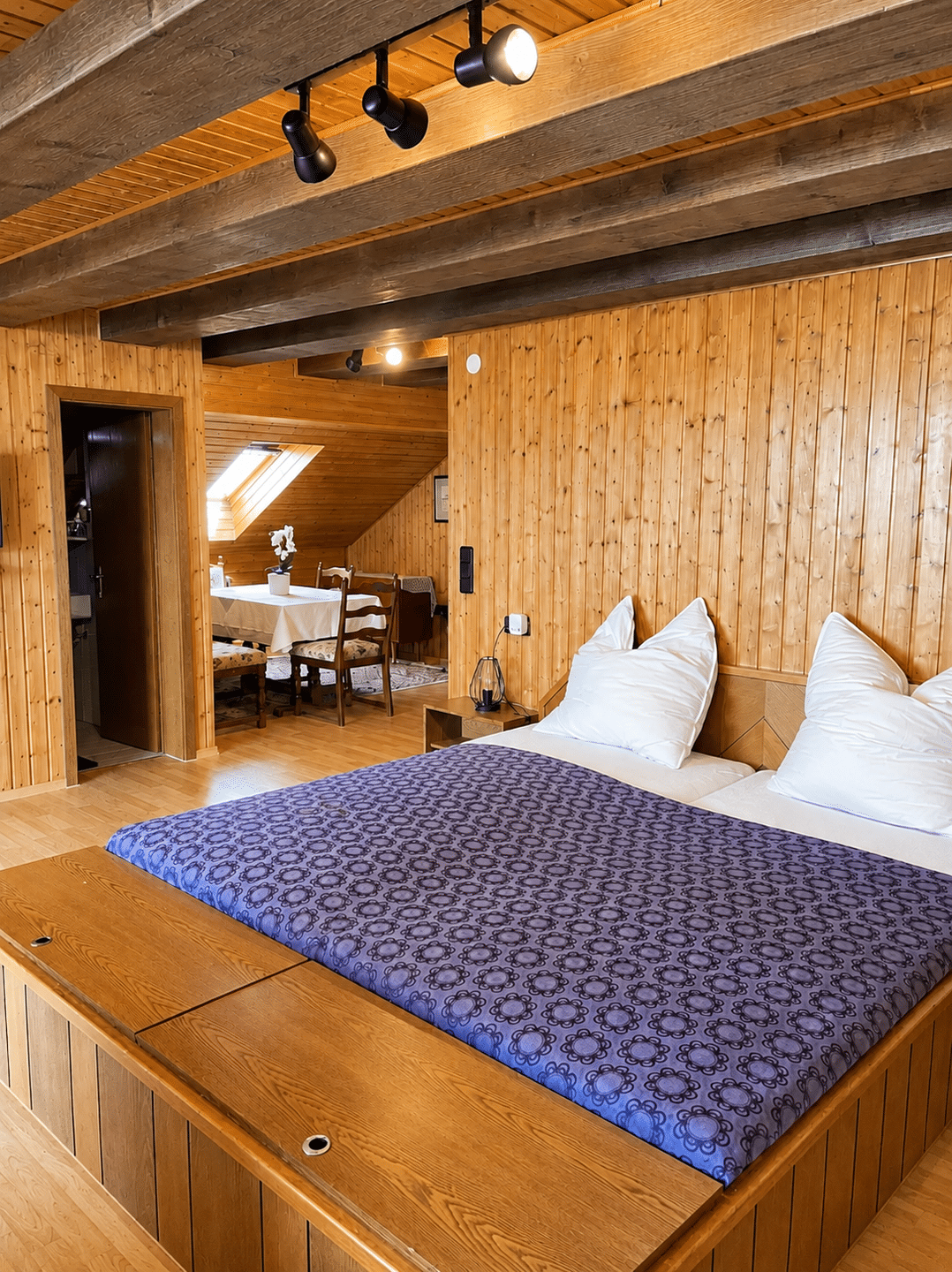 Möblierte 2-Zi.-Wohnung mit Balkon – bezugsfertig, 97318 Kitzingen