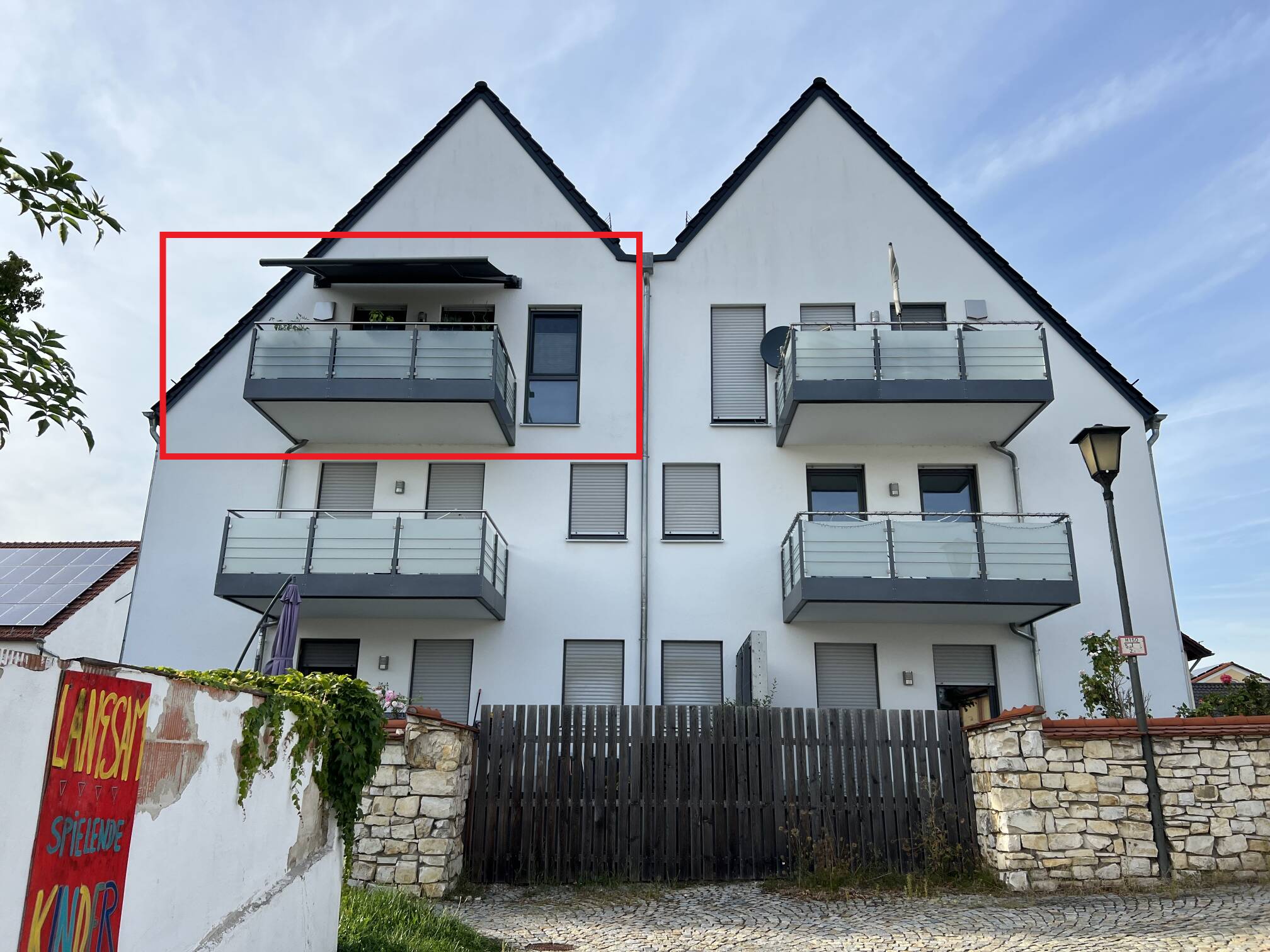 Neuwertige helle 2-Zi. Wgh. mit Süd-Balkon, exklusiver EBK, Markise, 2x Stellplatz, 85104 Pförring