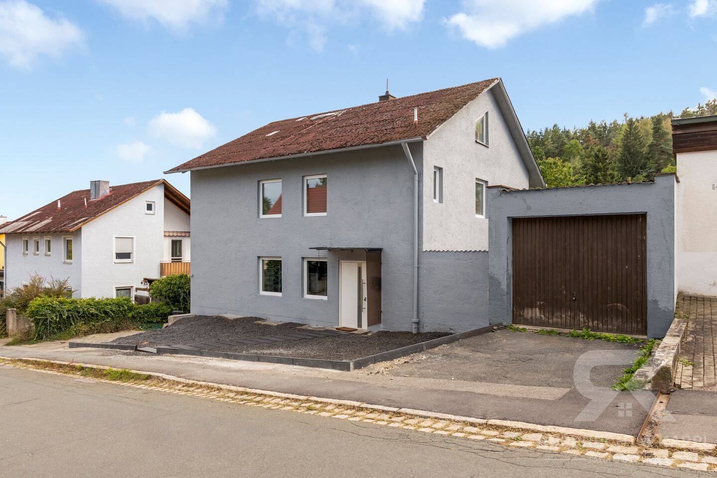 Umfassend saniertes EFH mit weitläufigem Grundstück und Weitblick! Sorgenfreies wohnen in Nabburg, 92507 Nabburg