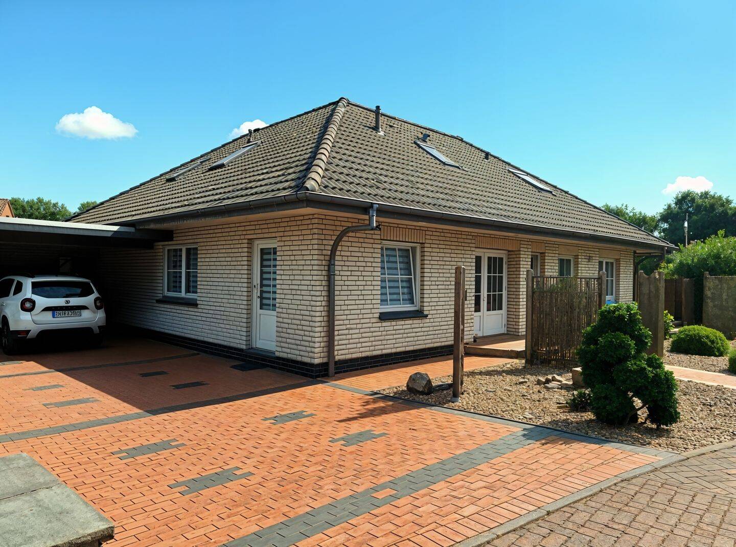 Gartenglück trifft Wohnkomfort und viel Platz: Bungalow mit ausgebauten Dachgeschoss in Drentwede, 49406 Drentwede