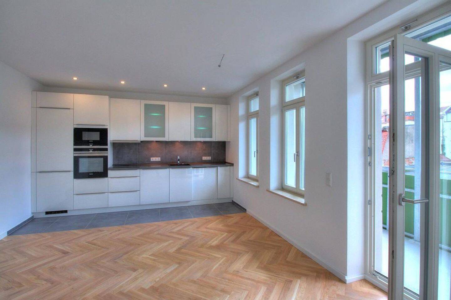 Neu sanierte 3-Zimmer-Wohnung mit Luxus-Einbauküche, Terrasse und Gartenabteil, 4299 Leipzig (Probstheida Stötteritz)