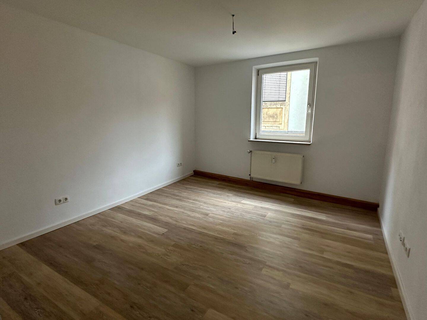 Kernsanierte helle 4,5-Zimmer-Wohnung mit Balkon in Bad Staffelstein, 96231 Bad Staffelstein