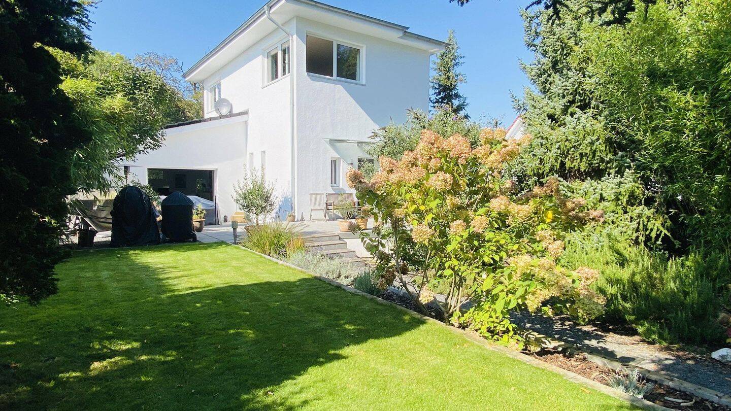 Einzigartig in Erftstadt: Villa mit traumhaften Garten, 50374 Erftstadt