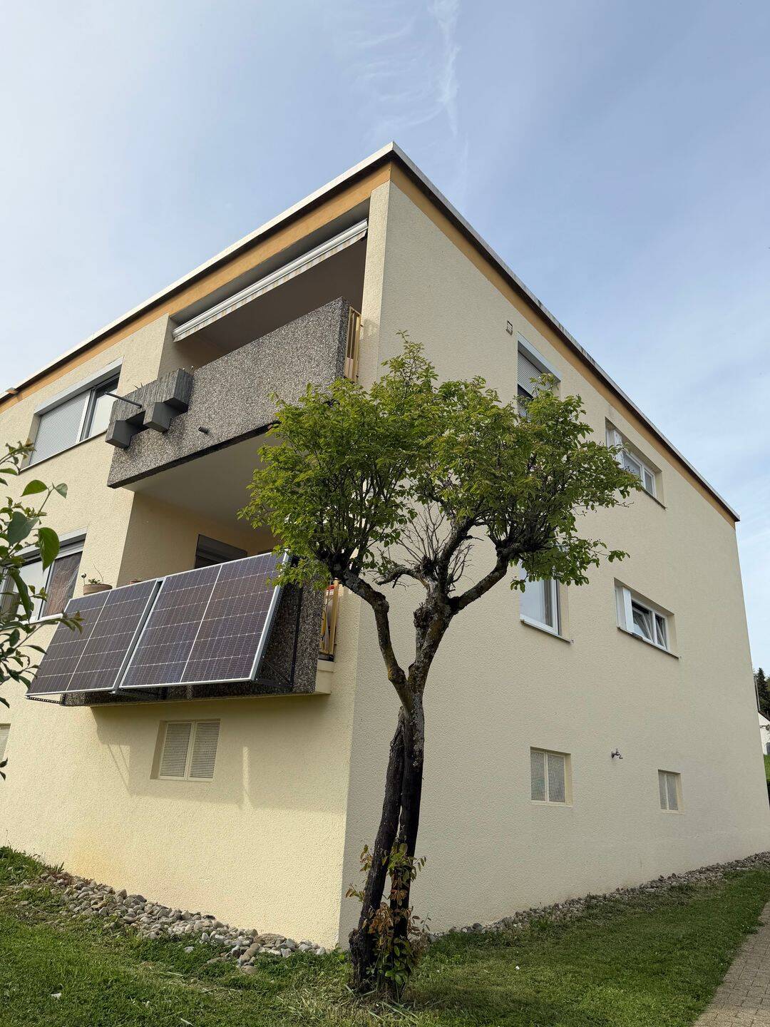 Helle 3-Zimmer-Wohnung mit Balkon, 2 Bädern & Carport in Kirchheim unter Teck, 73230 Kirchheim unter Teck