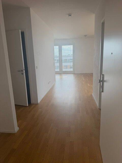 Großzügig geschnittene 3-Zimmer-Wohnung mit tollem Ausblick nach Frankfurt, 63067 Offenbach am Main (Kaiserlei Offenbach am Main)