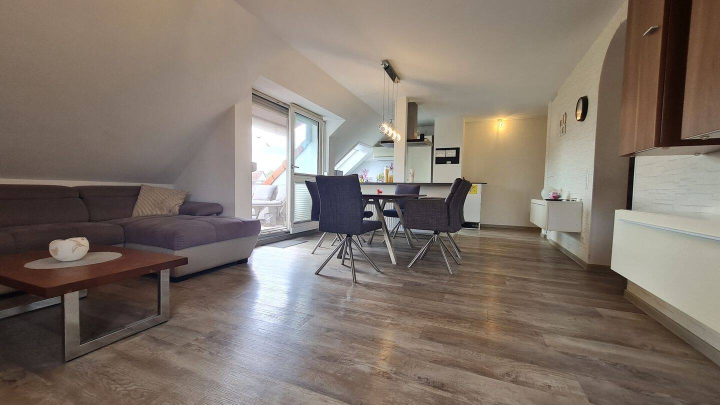 Charmante 5-Zimmer-Maisonette mit Balkon und Stellplatz in Linkenheim, 76351 Linkenheim-Hochstetten