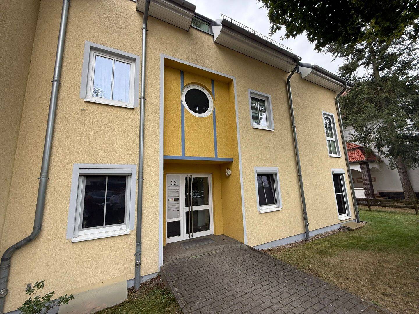 Stilvoll wohnen im Grünen: möblierte 3-Zimmer-DG-Wohnung mit Balkon, 12589 Berlin (Treptow-Köpenick Hessenwinkel Rahnsdorf Wilhelmshagen)