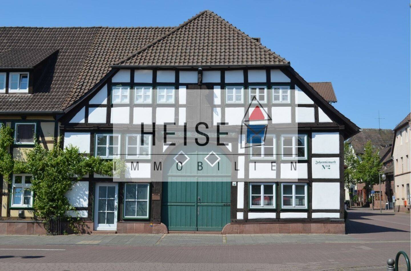 Wohnen mit Charme auf zwei Ebenen – Vermietete 3-Zimmer-Maisonettewohnung in der Innenstadt, 37603 Holzminden