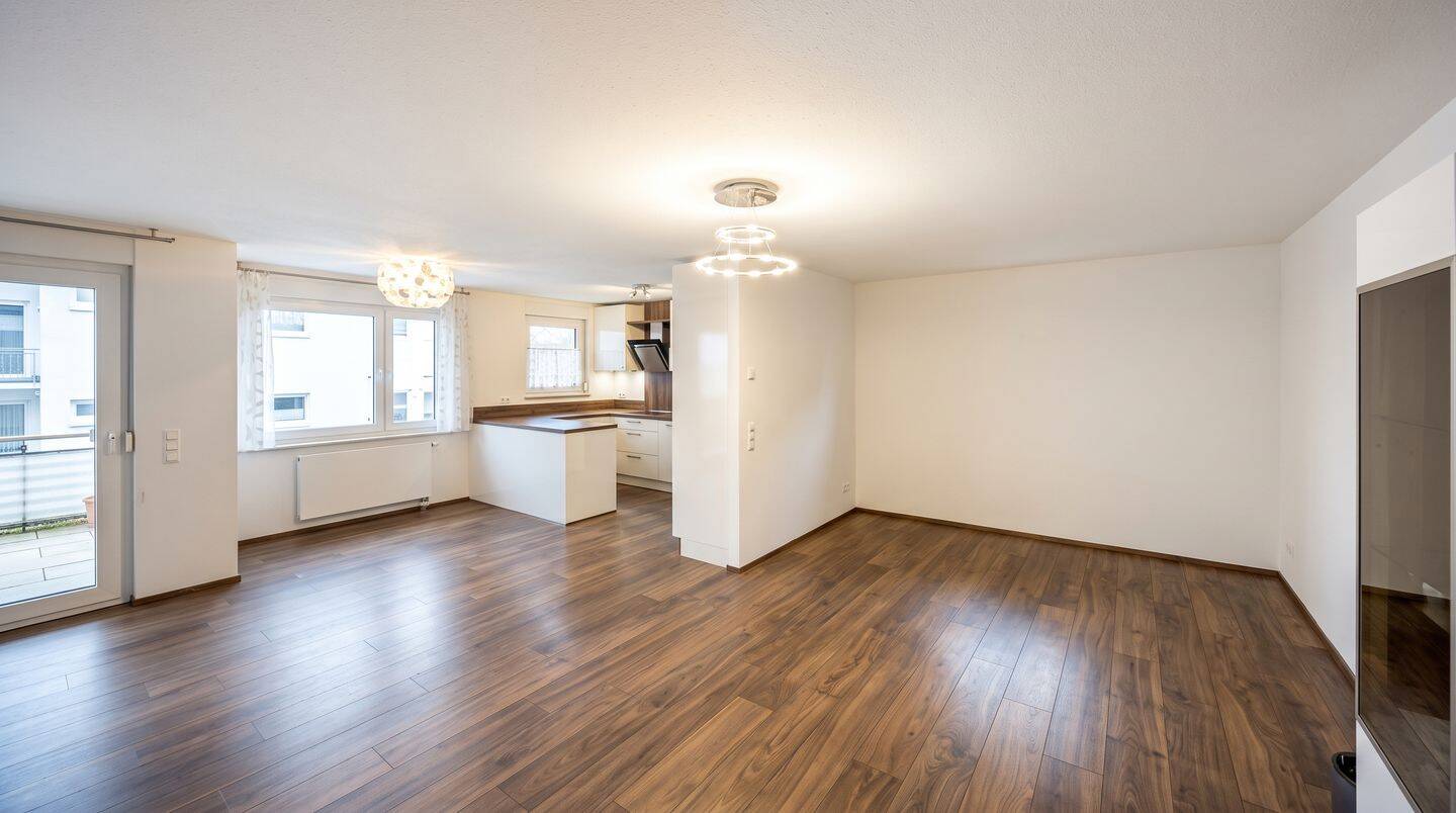 Schöne 4,5-Zimmer-Wohnung mit Balkon, Einbauküche, Tiefgarage, 71672 Marbach am Neckar