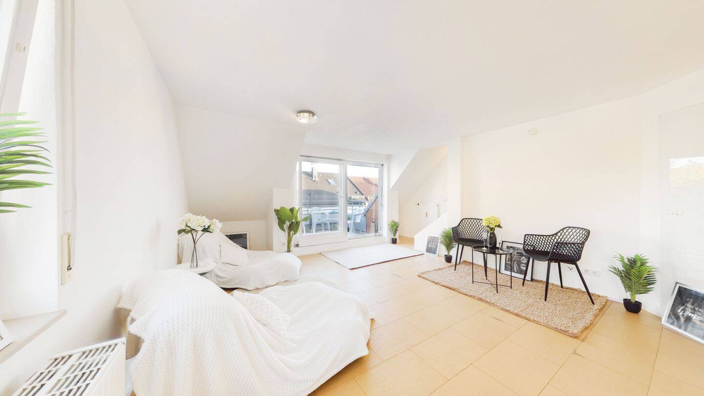 Lichtdurchflutetes Maisonette-Ambiente in Stuttgart: 3-Zimmer-Dachgeschoss-Refugium mit Balkon & Tageslichtbad!, 70567 Stuttgart (Möhringen)
