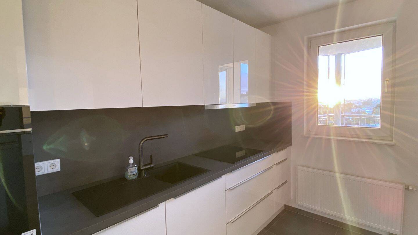 gehobene 3-Zimmer-Wohnung, 2025 kernsaniert, Schwimmbad, Küche, Stellplatz, barrierefrei, 97422 Schweinfurt