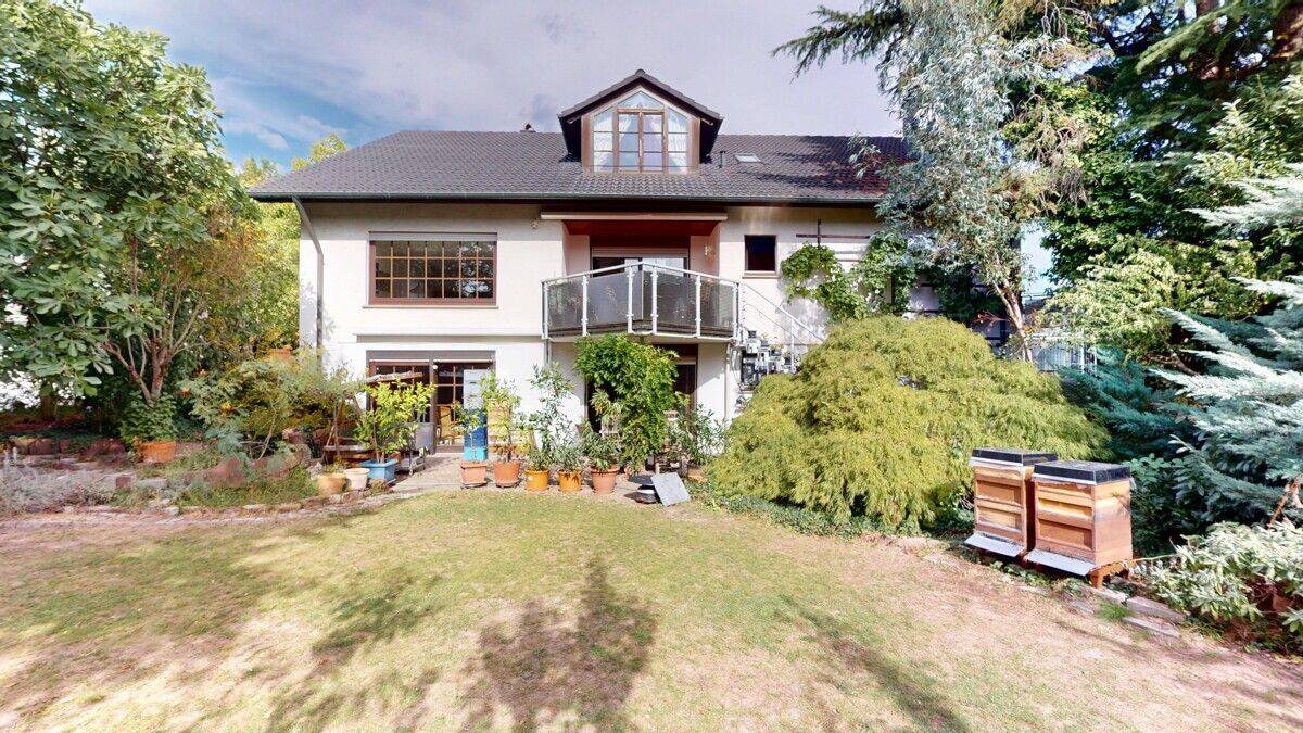 Besonderes Wohnhaus in Rastatt mit Indoorpool, Traumgarten und Einliegerwohnung, 76437 Rastatt