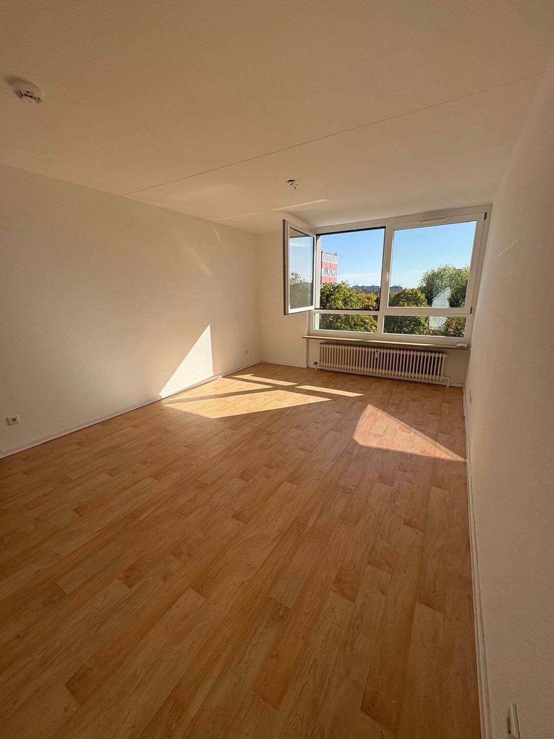 Sonnige 3-Zimmer-Wohnung mit Balkon in zentraler Lage zu vermieten, 85057 Ingolstadt (Ingolstadt)