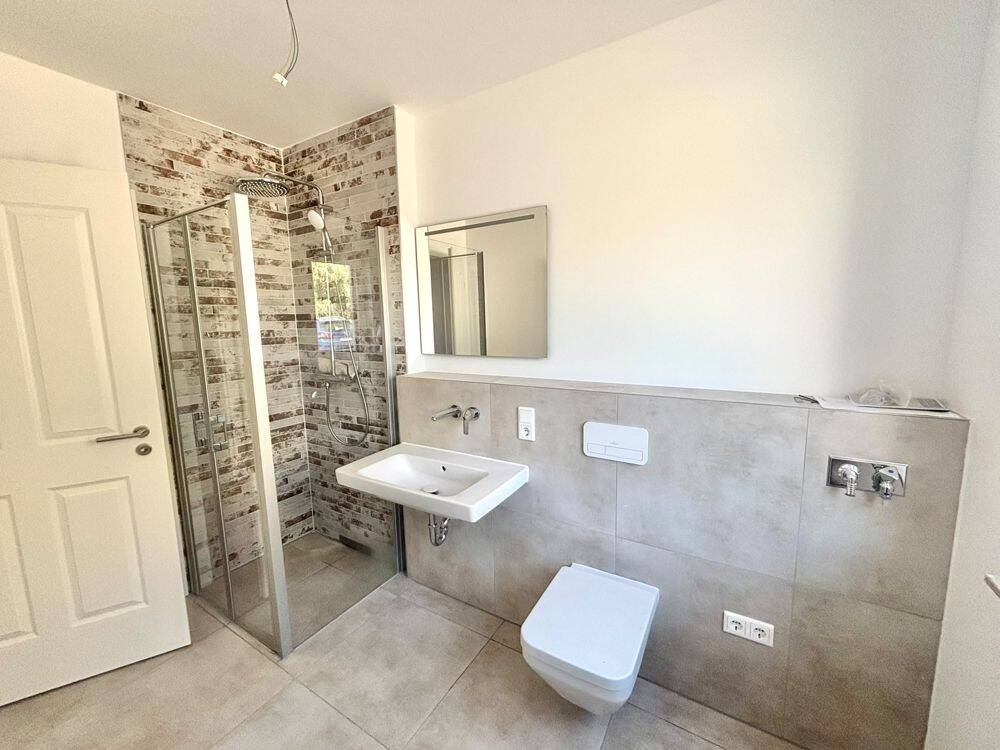 Nachhaltige Terrassenwohnung inkl. Tageslichtbad mit Walk- In- Dusche | A+ | Rollläden | Stellplatz, 39106 Magdeburg (Alte Neustadt)