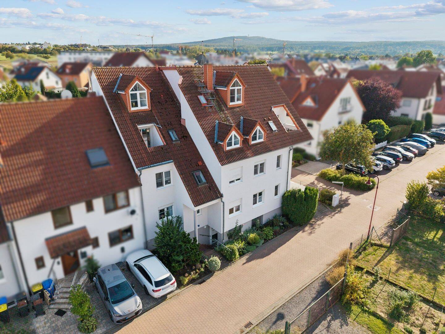 Besonderes Wohngefühl auf zwei Ebenen – Maisonette mit Terrasse, Loggia und durchdachtem Grundriss, 61239 Ober-Mörlen