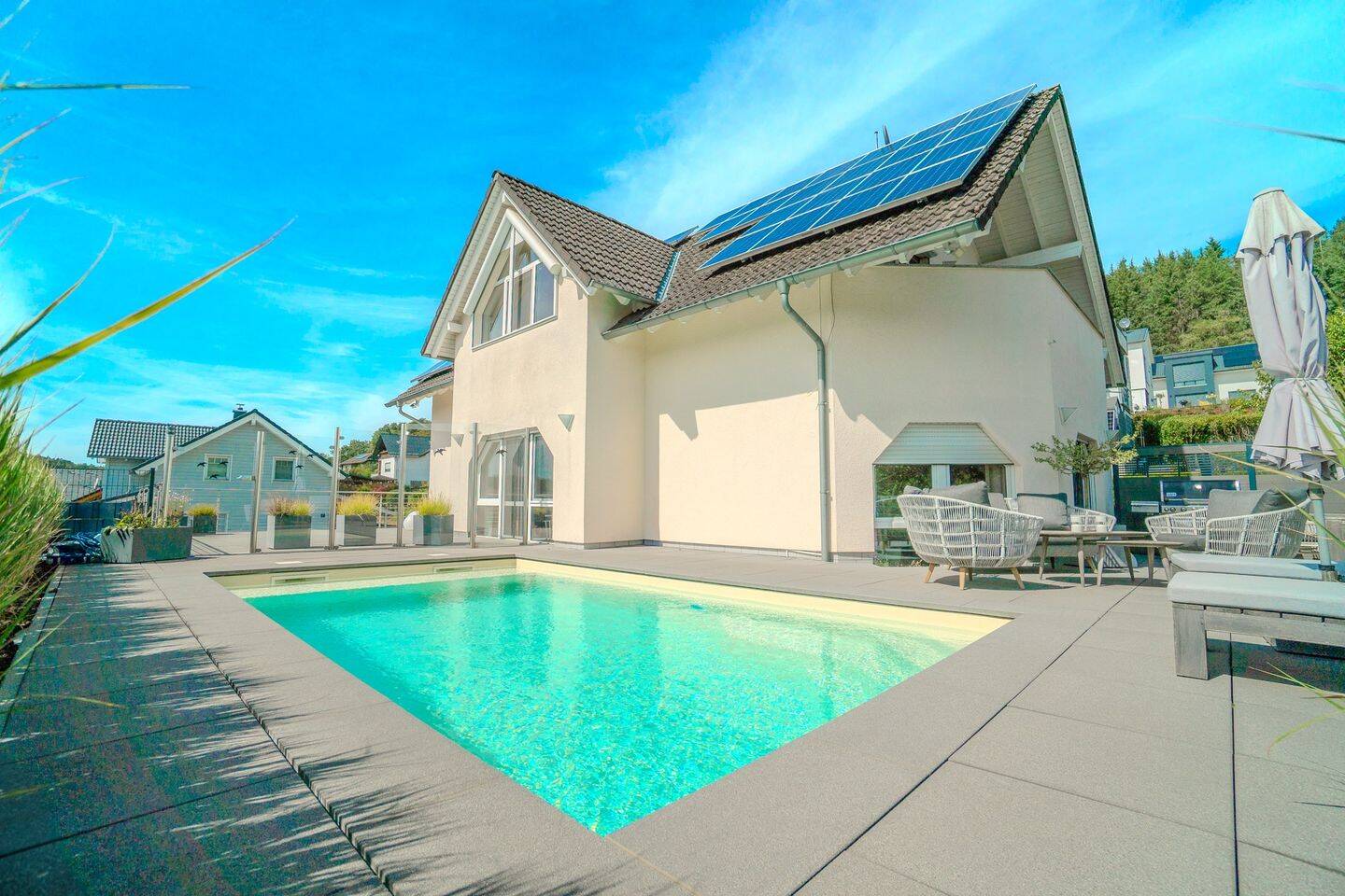 Exklusives Traumhaus mit Pool in Bischoffen OT, 35649 Bischoffen