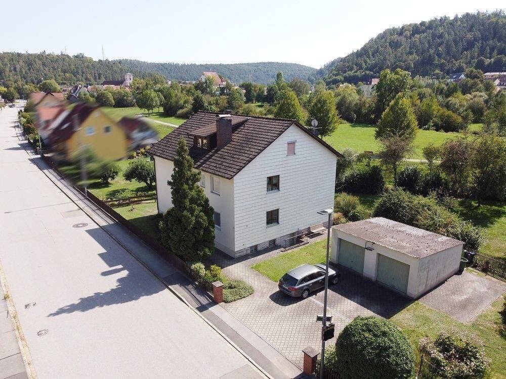 Erdgeschoß-ETW mit Balkon, Gartenanteil und Garage in einem 3-Fam.-Wohnhaus, 92287 Schmidmühlen