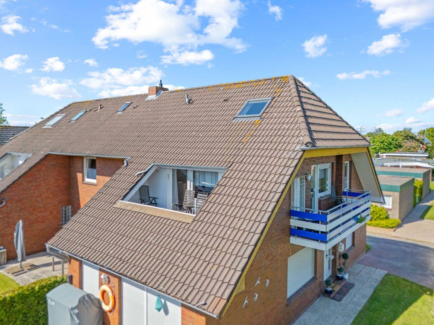 großzügiges Zuhause mit zwei Einheiten – Ihre DG-Wohnung mit Balkon & Dachterrasse, 26506 Norden